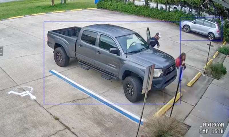 Tudo filmado: mulher reage a tentativa de sequestro na Flórida; veja vídeo