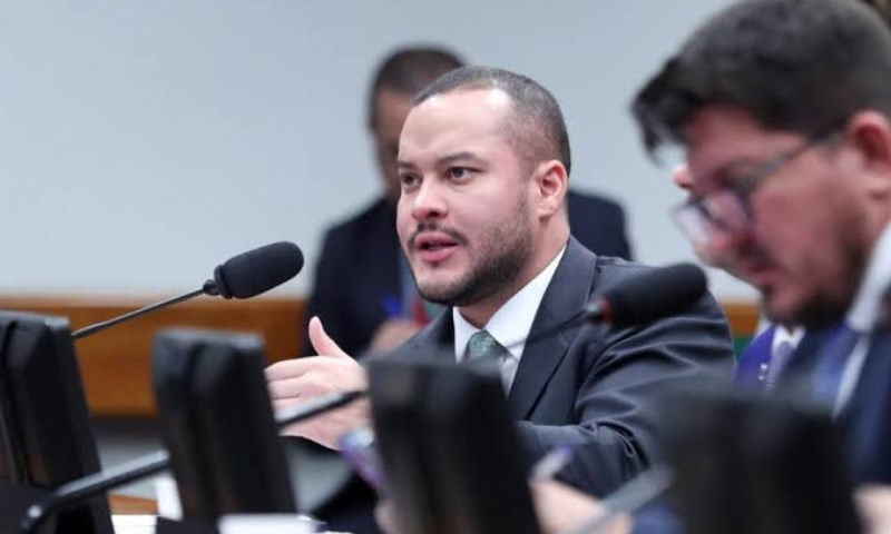 Adail Filho vota a favor da PEC 66 por beneficiar municípios do Amazonas e do país