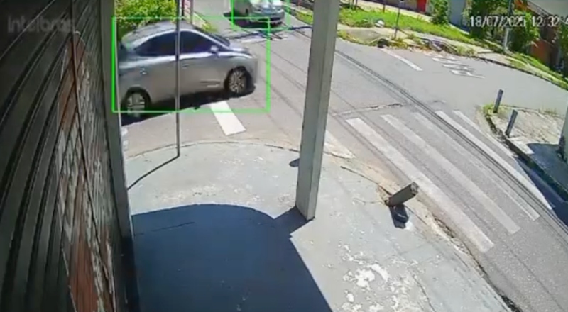 Câmera de segurança registra grave acidente que deixou feridos no Alvorada; veja vídeo