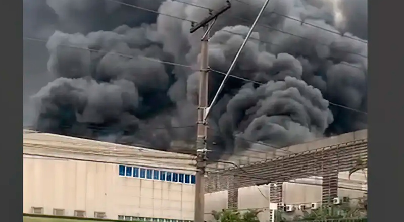 Incêndio de grandes proporções destrói cinco galpões comerciais em São Paulo; veja vídeo