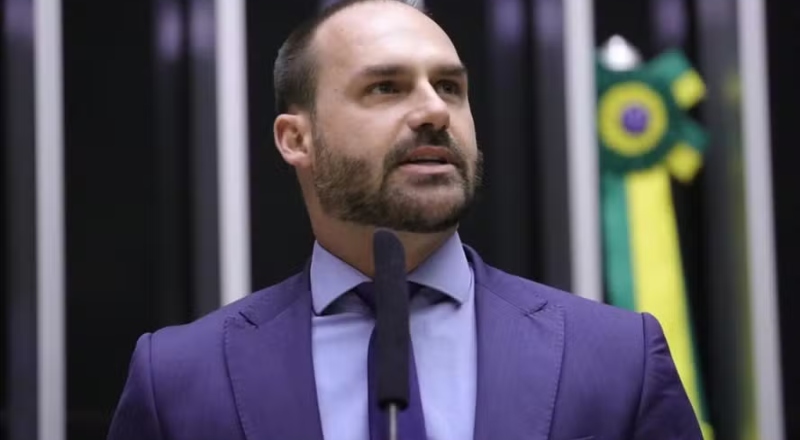 Eduardo Bolsonaro afirma que não irá renunciar ao mandato de deputado