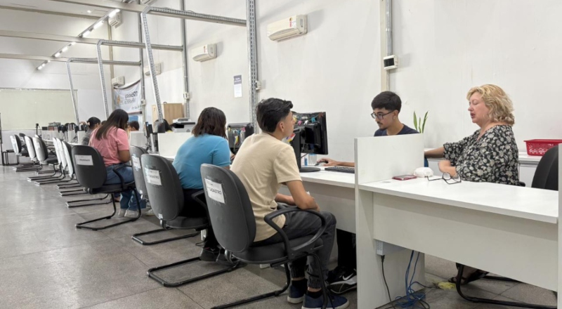 Pedreiro, garçom e fiscal: 174 vagas de emprego estão disponíveis no Amazonas; confira