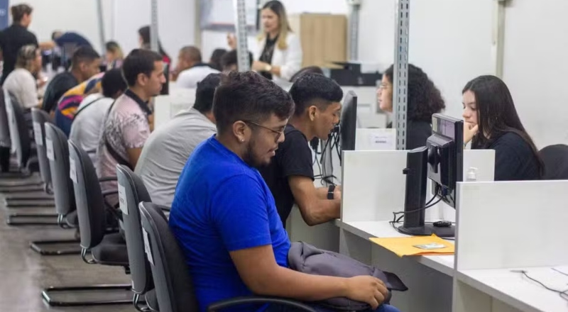 Recepcionista, vendedor e fiscal: 183 vagas de emprego estão disponíveis no Amazonas; confira