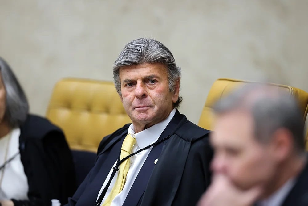 Fux critica restrições a Bolsonaro e vota contra medidas de Alexandre de Moraes