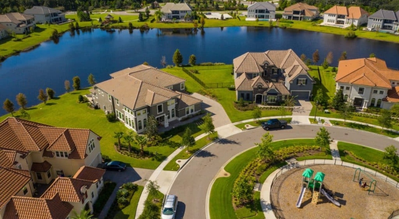 Dólar em alta: brasileiros antecipam investimentos na Flórida para aproveitar câmbio