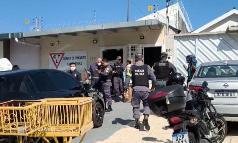 Urgente: homem é assassinado e outro fica ferido durante assalto em clinica no Parque das Laranjeiras; veja vídeo