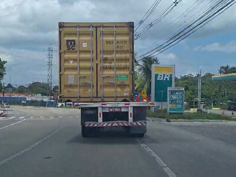 Nova lei proíbe abandono e transporte de contêineres soltos em Manaus