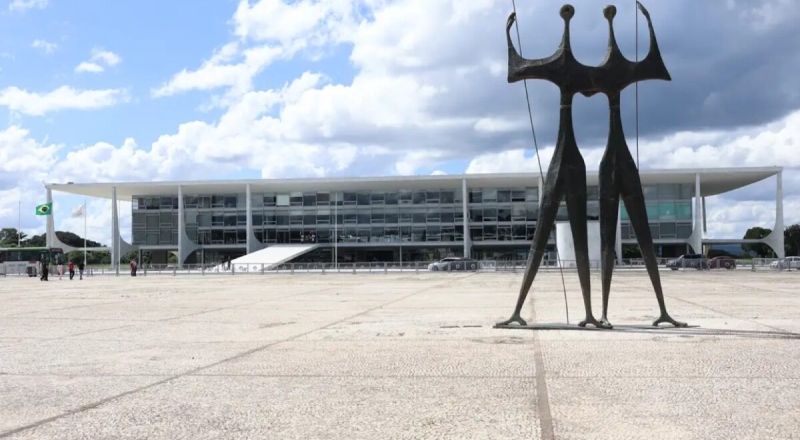 Praça dos Três Poderes amanhece fechada para turistas após decisão de Moraes