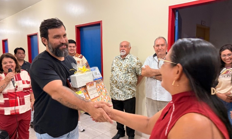 Dr. George Lins participa do aniversário de Itapiranga e entrega kits de saúde à população