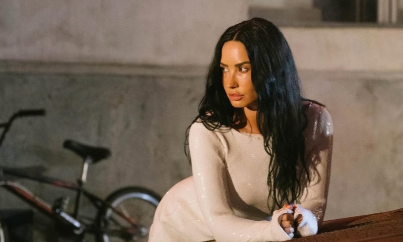 A maioral! Demi Lovato retorna ao pop com o lançamento de ‘Fast’ no dia 1º de agosto