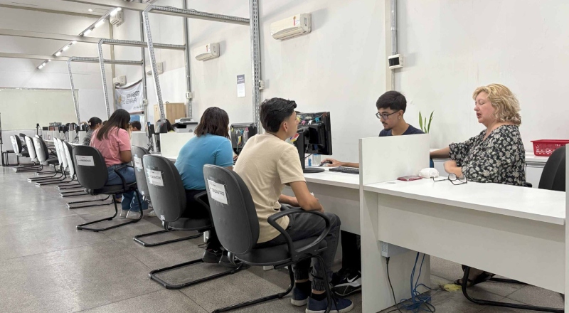 Nutricionista, supervisor e garçom: 295 vagas de emprego estão disponíveis no Amazonas