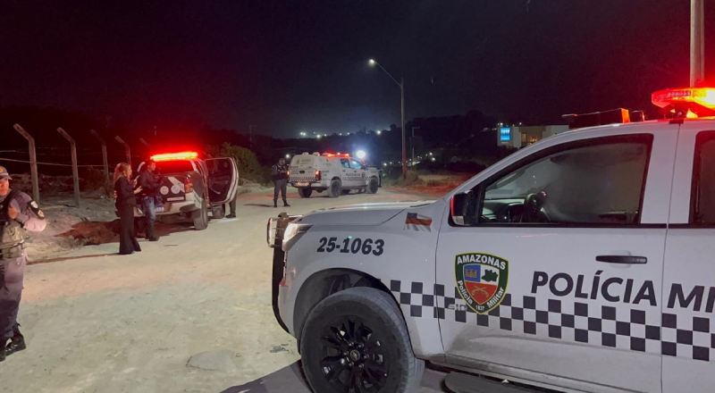 Urgente: homem é torturado e assassinado com mais de 20 tiros em estrada de barro em Manaus; veja vídeos