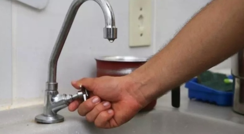 Bairros de Manaus amanhecem sem água mesmo após conclusão do serviço de manutenção