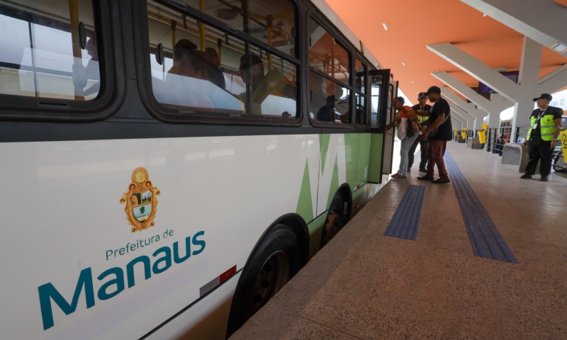 Prefeitura leva emissão do cartão ‘PassaFácil’ para terminais, paradas de ônibus e transportes coletivos com nova ação itinerante
