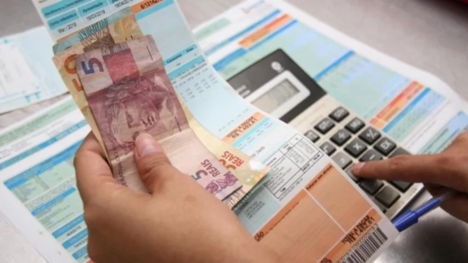 Atenção brasileiros: conta de luz ficará mais cara a partir desta sexta-feira (1); entenda