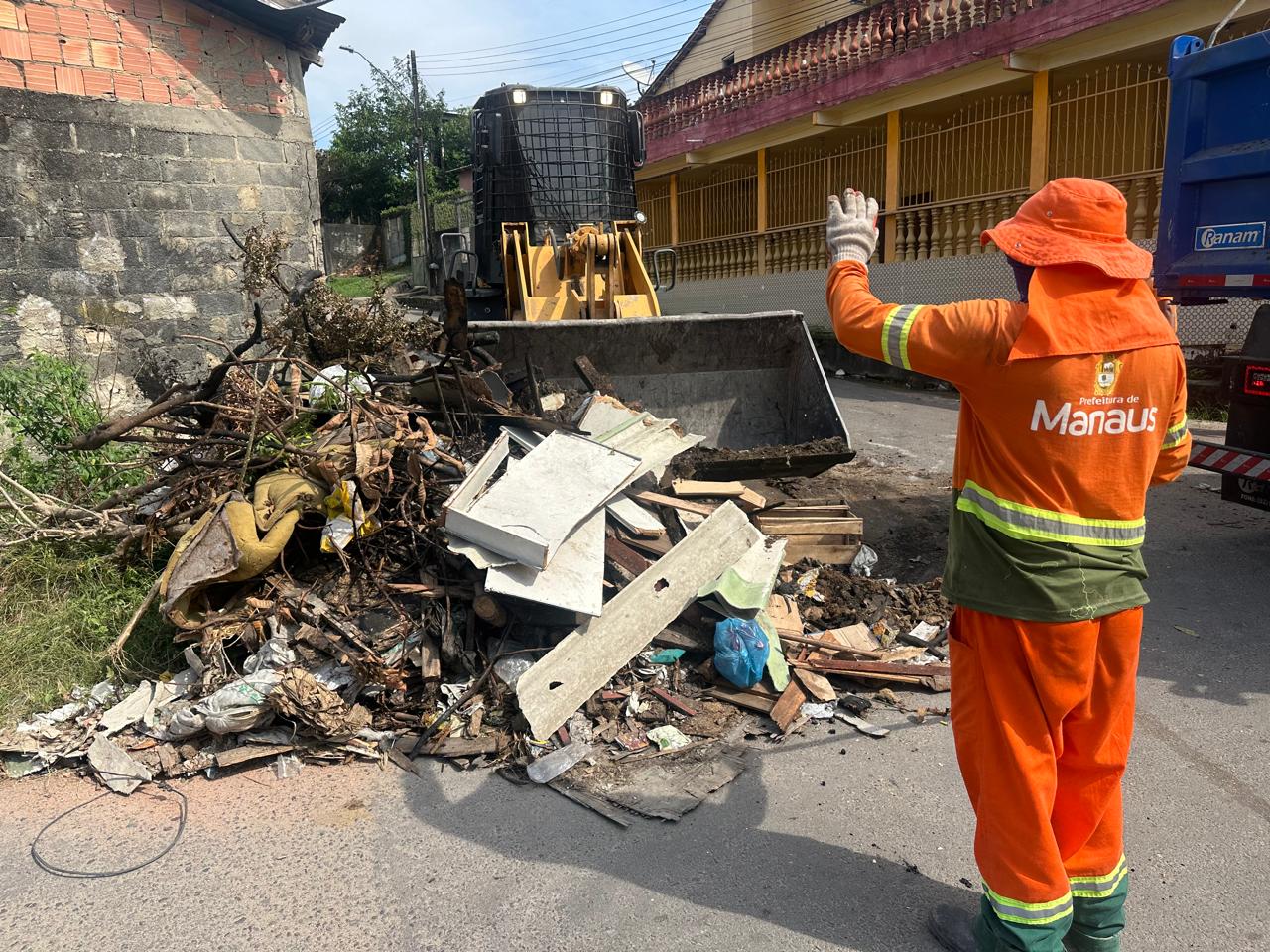 Força-tarefa elimina mais de 1,2 mil lixeiras irregulares em Manaus no primeiro mês de atuação