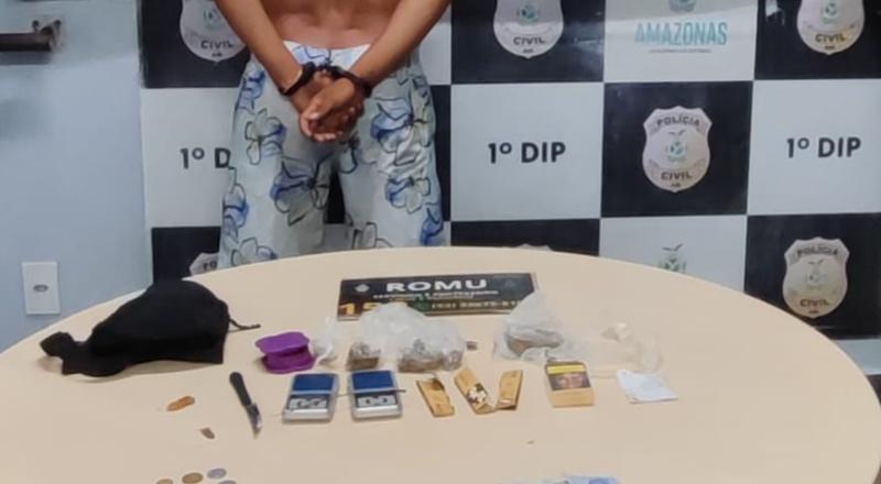 “Boca” na caixa de luz: traficante é flagrado escondendo estoque de drogas em prédio na Cachoeirinha; veja vídeo