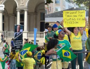 Brasileiros que vivem no exterior se unem aos protestos "Reaja Brasil!"; veja vídeo