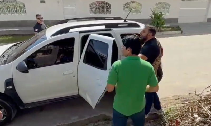 Veja momento da prisão do médico acusado de oferecer plantões a falso profissional que atendia crianças carentes em Manaus