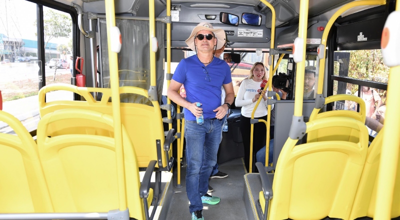 Prefeito David Almeida entrega 20 novos ônibus do transporte público nesta sexta-feira (8)