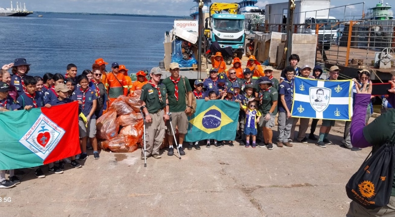 Escoteiros e Semulsp recolhem mais de 50 sacos de lixo no porto de São Raimundo