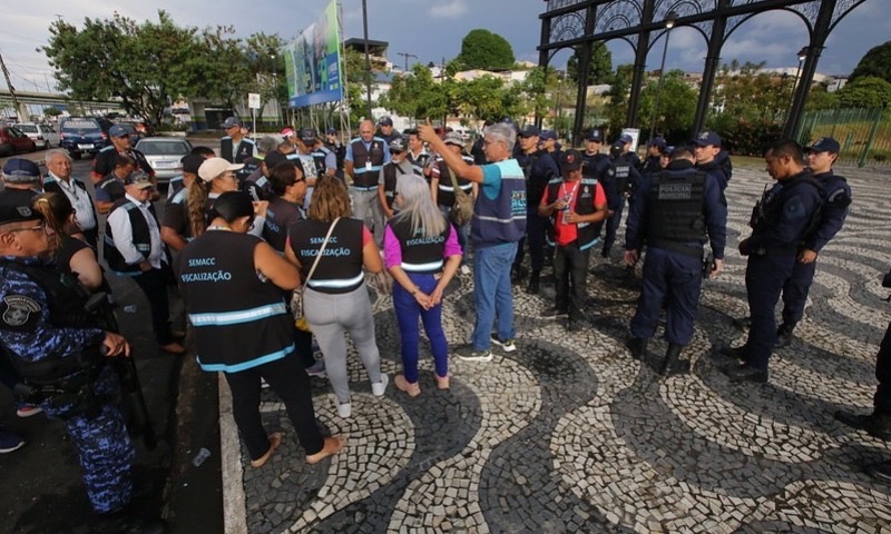 Prefeitura intensifica fiscalização e realiza abordagens educativas durante ação do ‘Mutirão no Bairro’ no Centro