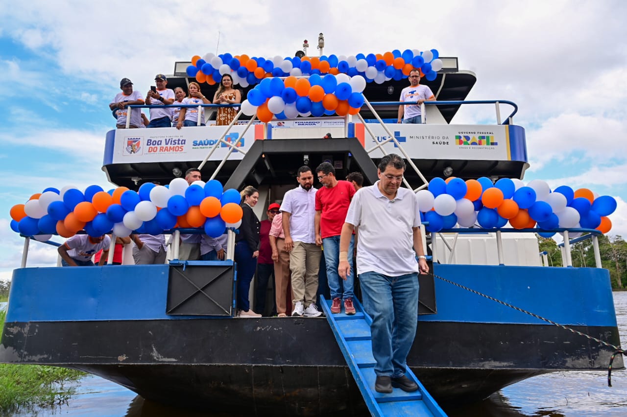 UBS Fluvial e nova orla com muro de contenção são entregues por Eduardo Braga em Boa Vista do Ramos