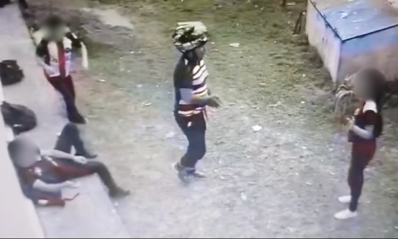 “Fez a limpa”: assaltante invade escola Estadual em Manaus e rouba celulares de alunos; veja vídeo