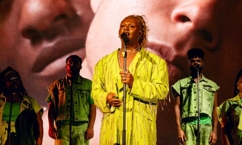 Liniker apresenta turnê de CAJU, no Studio 5, em Manaus