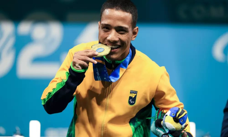 Paratleta amazonense embarca para a Copa do Mundo de halterofilismo