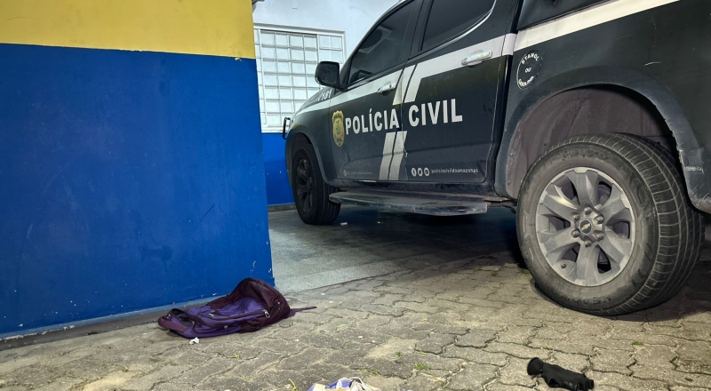 Guarda Municipal flagra homem furtando viatura da Polícia Civil em Manaus; veja vídeos
