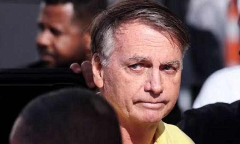 Bolsonaro recebe alta de hospital após exames indicarem gastrite e esofagite