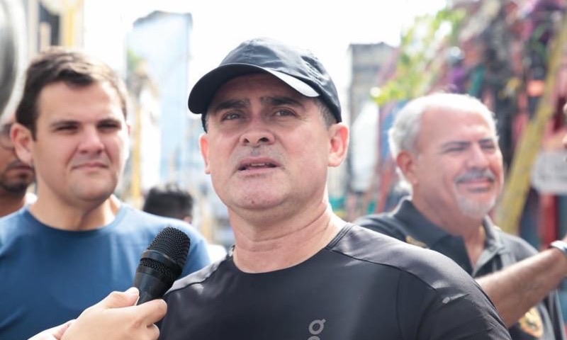 Prefeito David Almeida acompanha mais uma ação inédita do ‘Mutirão no Centro’ e fiscaliza retirada de ‘cabos mortos’