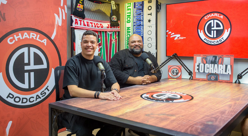 Charla Podcast estreia transmissões de futebol ao vivo com muita resenha