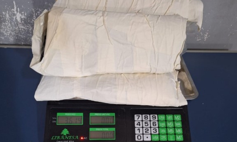 Mulher é presa pela Polícia Federal com drogas no aeroporto de Tabatinga