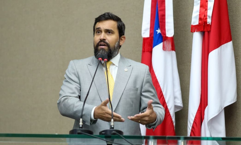 Deputado Dr. George Lins cobra Azul por cancelamento de voos e exige respeito aos moradores do interior do AM