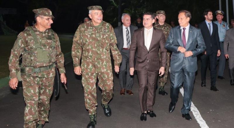 Prefeito David Almeida participa da troca de comando do CMA e reafirma compromisso com as Forças Armadas
