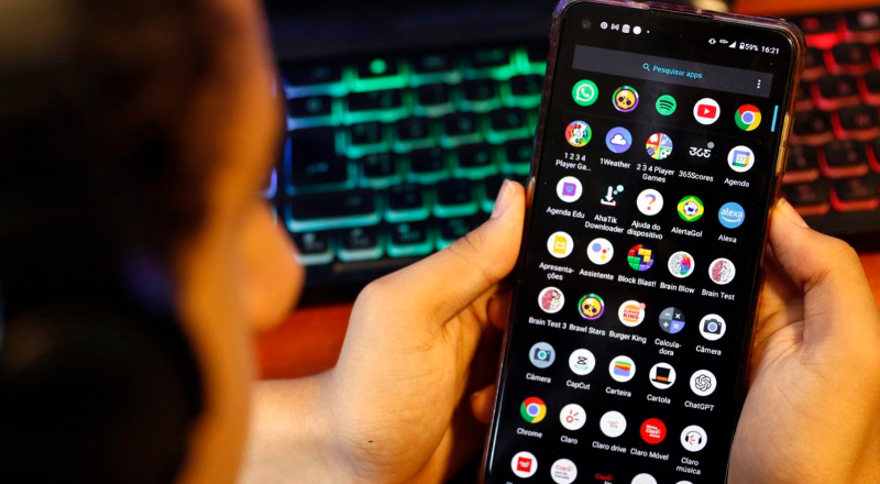 Câmara aprova urgência de projeto que combate adultização nas redes