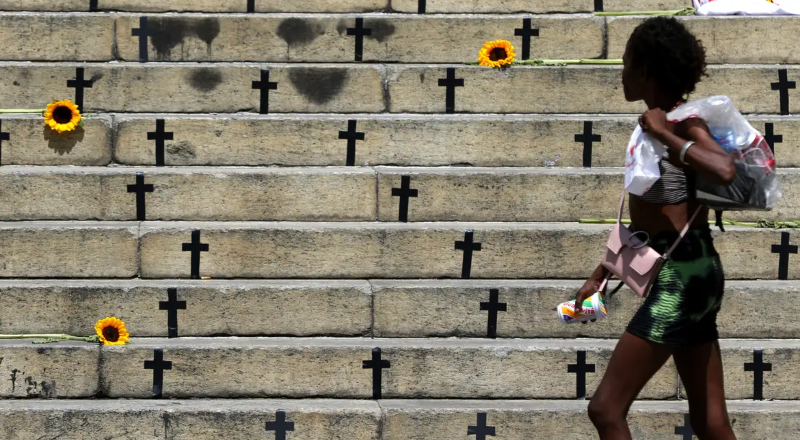 Casos de feminicídio por arma de fogo aumentam em 2025 no país