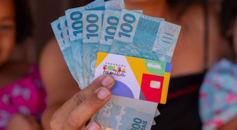 Bolsa Família: beneficiários com NIS final 4 recebem pagamento nesta quinta-feira (21)