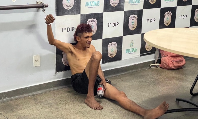 Vulgo ‘Pica-Pau’ leva uma surra e termina preso por roubar no Centro de Manaus; veja vídeo