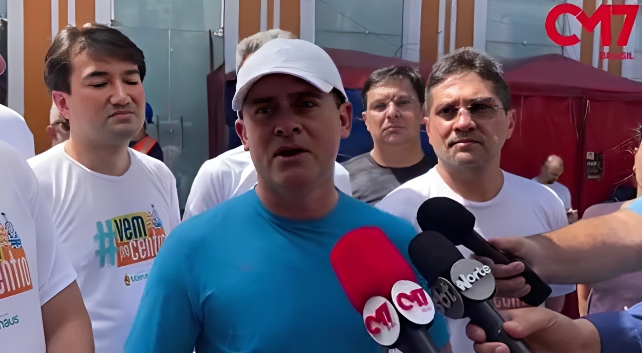 David Almeida acompanha estreia da faixa liberada e limpeza de fios: “Estamos resgatando o Centro de Manaus”; veja