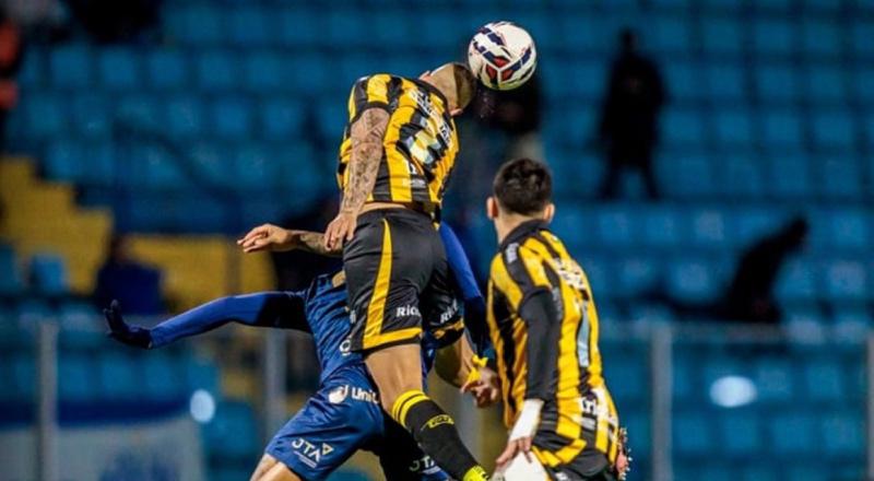 Amazonas FC vence o Avaí com gol nos acréscimos e segue na luta para deixar o Z-4 da Série B