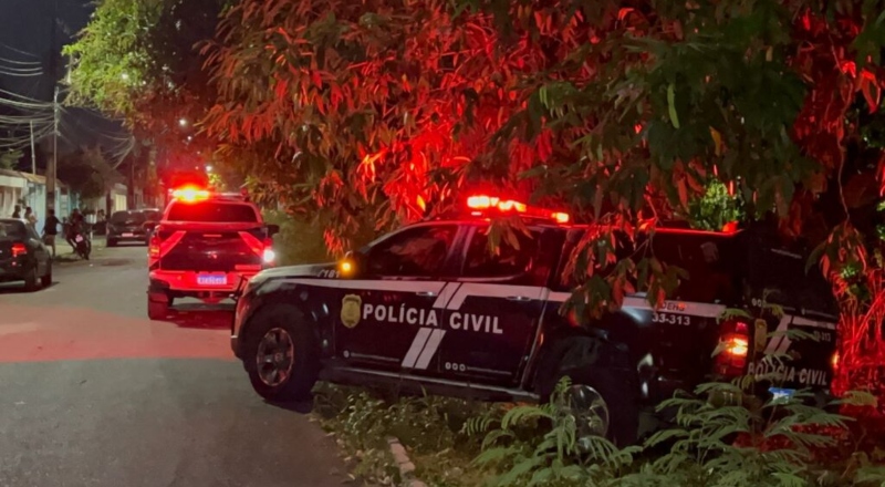 Homem encontrado morto em matagal de Manaus levou 19 tiros e foi enterrado em cova rasa; veja vídeo