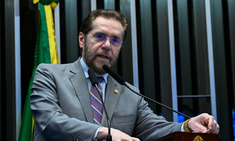 Após denúncia do senador Plínio Valério, Justiça do AM pode suspender venda de mineradora a chineses