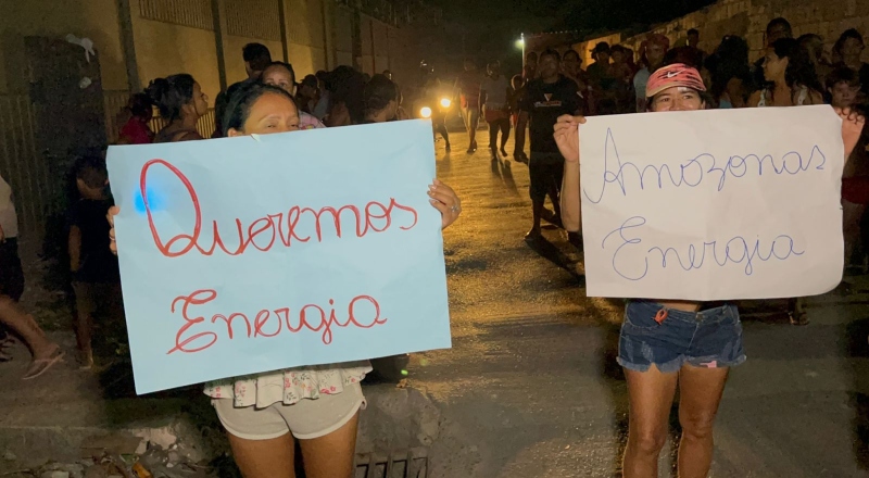 Moradores bloqueiam Avenida Torquato Tapajós durante manifestação e exigem fornecimento de energia