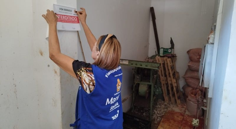 Vigilância Sanitária apreende 7,4 toneladas de alimentos estragados no Centro de Manaus
