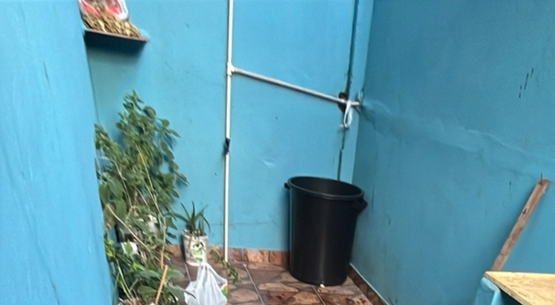 Homem tenta escapar da morte mas é assassinado em quintal de vizinho, em Manaus