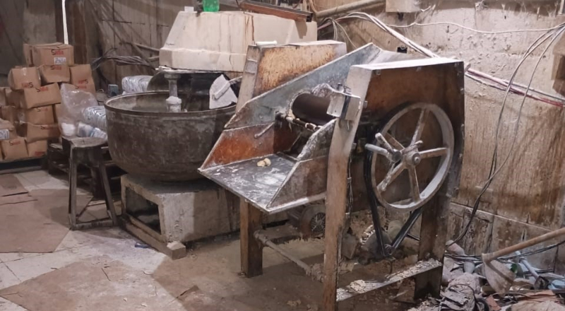 Visa Manaus apreende mais de 160 kg de linguiça vencida em comércio de frios no bairro Educandos