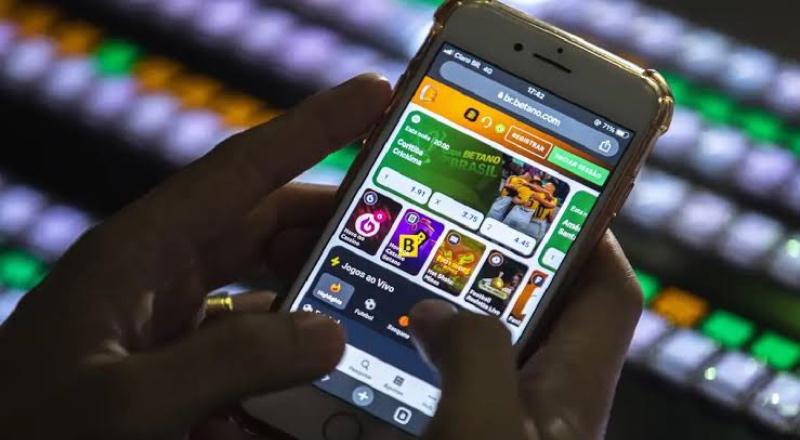 Beneficiários do Bolsa Família e do BPC terão auxílios cortados se usarem dinheiro para apostas online